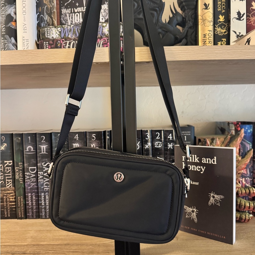lululemon athletica Black Camera 2L Bag